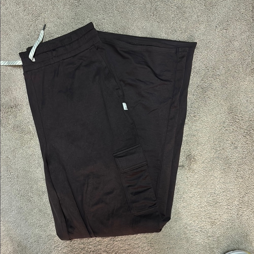 Vuori Wide Leg Halo Cargo Pant
